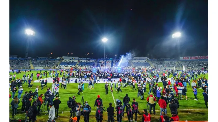 Los desórdenes de los hinchas empañaron la despedida del estadio San Carlos de Apoquindo antes de su remodelación