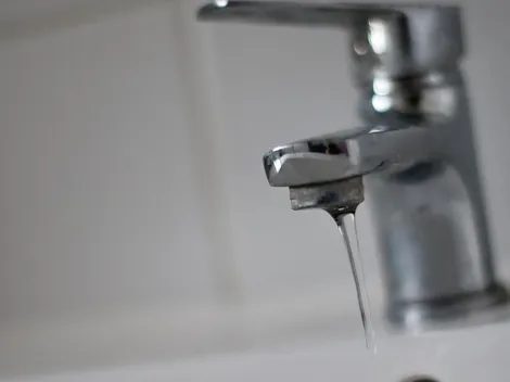 ¿En qué estado se encuentra el corte de agua y a qué comunas afecta?