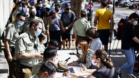 Se viven grandes filas en comisarías para excusarse de votar.