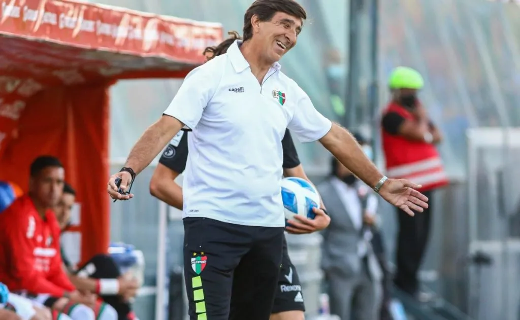 Gustavo Costas dirigió en Palestino y luego se fue a la selección de Bolivia.