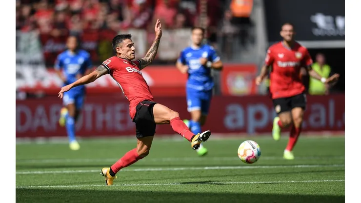 Charles Aránguiz sumó otra derrota con el Bayer Leverkusen en la Bundesliga de Alemania.