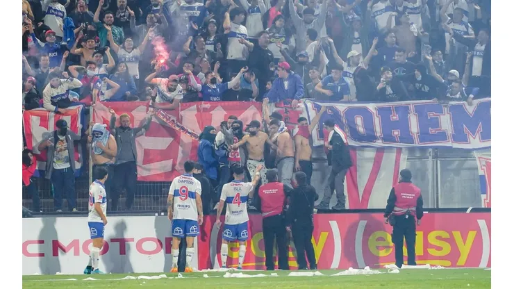 Un grupo de hinchas de la UC tuvo un mal comportamiento en el adiós de San Carlos