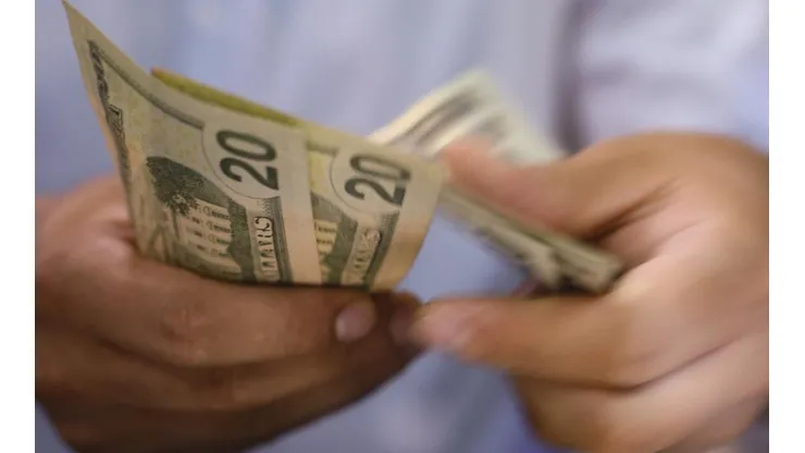 ¿A cuánto está el Dólar y el Euro hoy y el cambio a peso chileno?