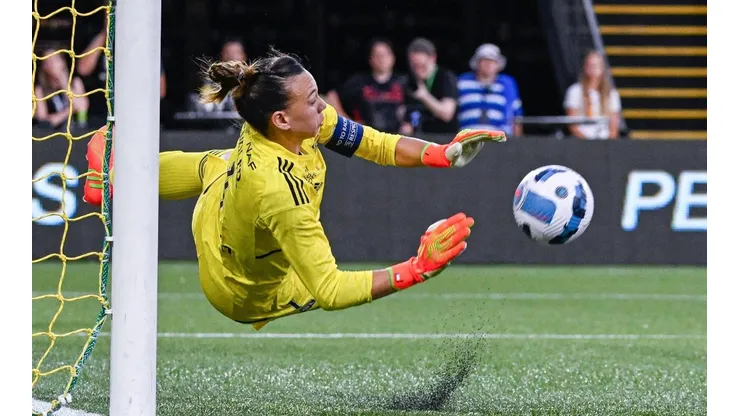 Tiane Endler será titular frente a Monterrey.