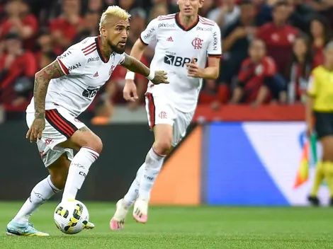 Vidal se come la cancha en triunfo del Fla ante Paranaense