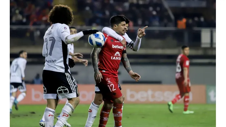 El defensor y el delantero se enfrentaron en varios momentos en el partido.