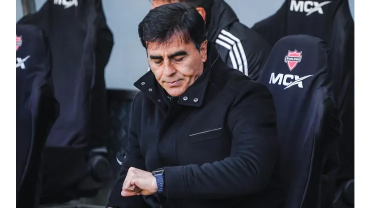Gustavo Quinteros no le encuentra la vuelta a Ñublense con Colo Colo.