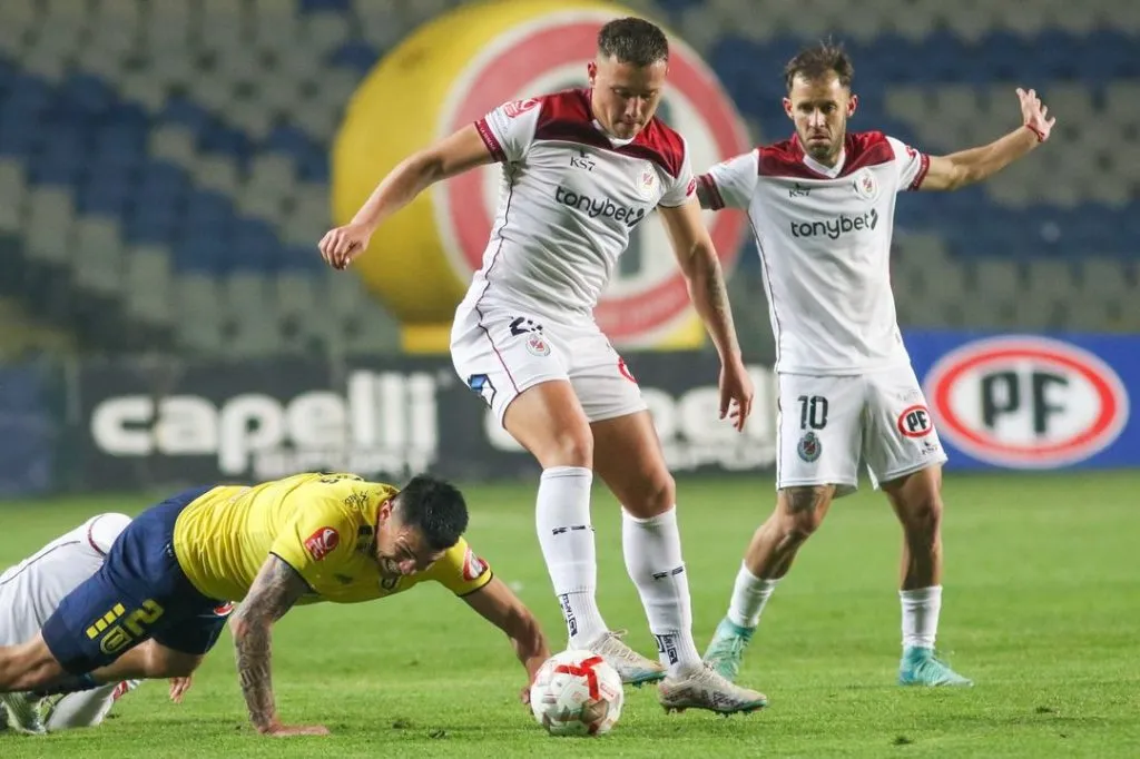 Deportes La Serena sigue de líder tras vencer a Universidad de Concepción (@cdlsoficial)