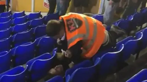 El guardia no tiene misericordia con el hincha