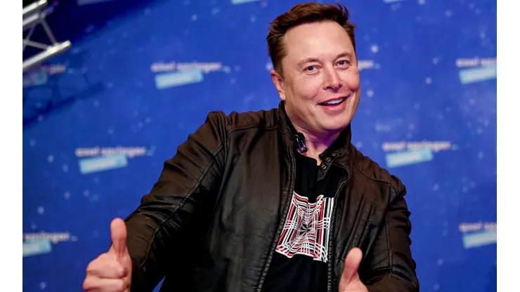 Elon Musk asegura que fue un chiste viejo su comentario sobre la compra del Manchester United