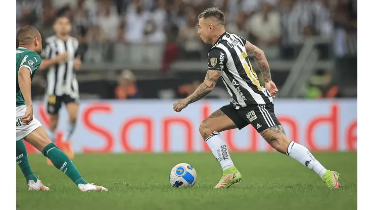 Eduardo Vargas no lo pasa bien en el Mineiro tras ser expulsado en la Copa Libertadores
