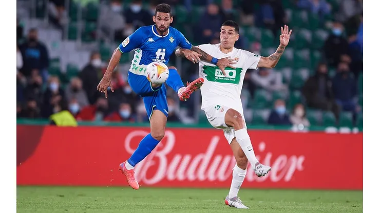 Enzo Roco fue titular ante el Betis. Salió en el descanso.