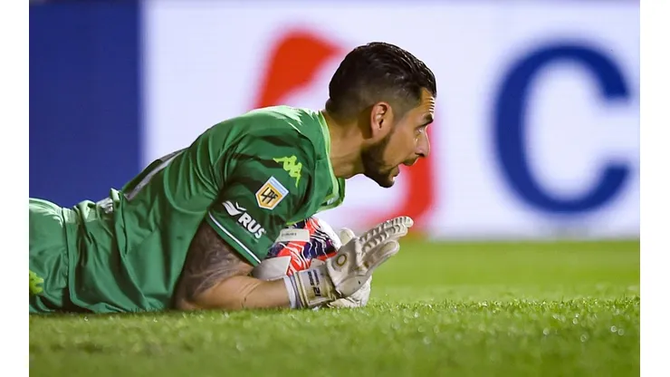 Gabriel Arias tuvo un tremendo regreso al arco de Racing este domingo
