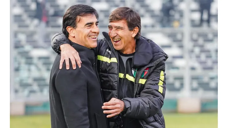 Gustavo Quinteros avisó a los equipos que vayan a defenderse al Monumental que Colo Colo "nunca deja de atacar".