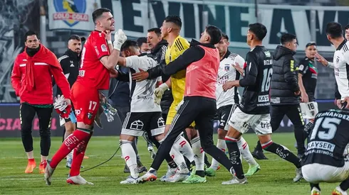 Daniel Sappa se le fue encima a Gabriel Suazo tras el partido entre Colo Colo y Palestino.