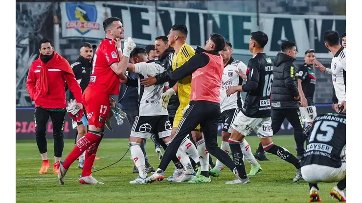 Daniel Sappa se le fue encima a Gabriel Suazo tras el partido entre Colo Colo y Palestino.