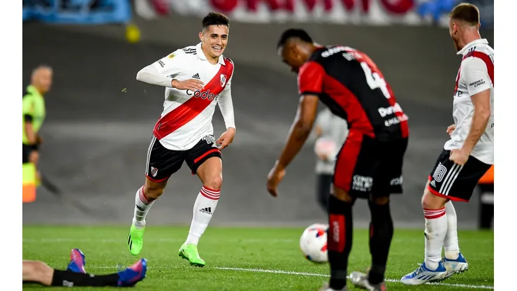 Pablo Solari marcó dos goles en la victoria de River Plate ante Newell's Old Boys.