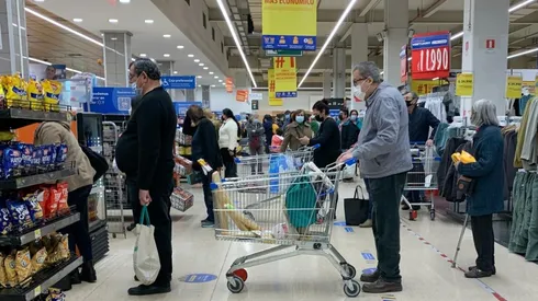 ¿Abrirán los supermercados este lunes en Chile? Revisa el horario del comercio aquí