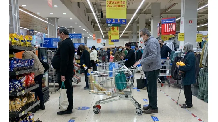 ¿Abrirán los supermercados este lunes en Chile? Revisa el horario del comercio aquí