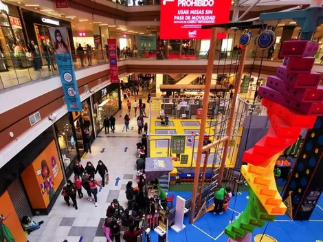 ¿Abrirá el comercio, supermercados y cines este lunes 15 de agosto en Chile?