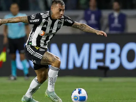 Edu Vargas recibe tirón de orejas del Mineiro tras expulsión