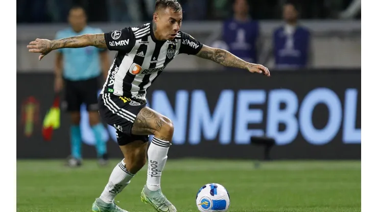 Edu Vargas recibió una sanción administrativa por su expulsión ante Palmeiras.