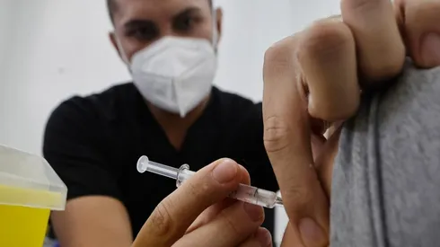 ¿Dónde me puedo ir a vacunar hoy sábado en Santiago?