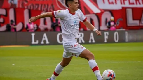 El lateral nacional está realizando una buena temporada en Argentina.