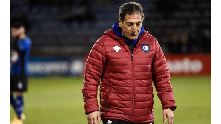 Mario Salas está golpeado por las dos últimas goleadas que ha recibido Huachipato.