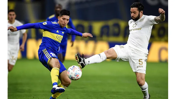 Se espera que Eugenio Mena sea titular en el partido ante Boca Juniors