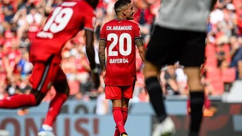 Charles Aránguiz marcó, pero el Leverkusen sigue sin saber de triunfos