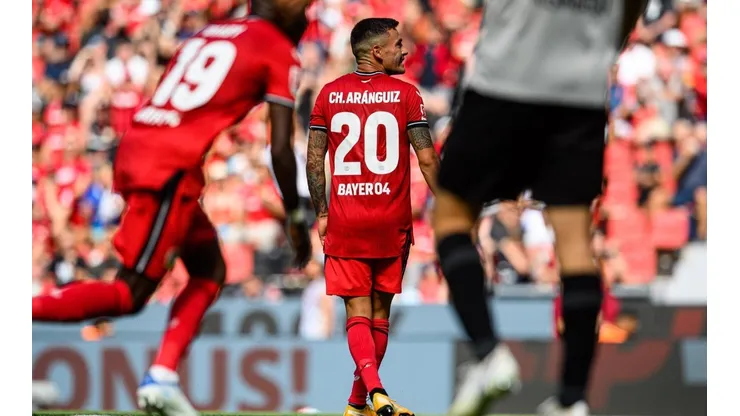 Charles Aránguiz marcó, pero el Leverkusen sigue sin saber de triunfos