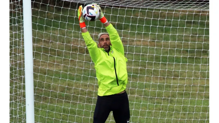 Claudio Bravo podría ser inscrito al concretarse esta venta.
