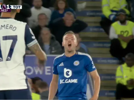 Jamie Vardy saca aplausos por feroz parada de carros al Cuti Romero