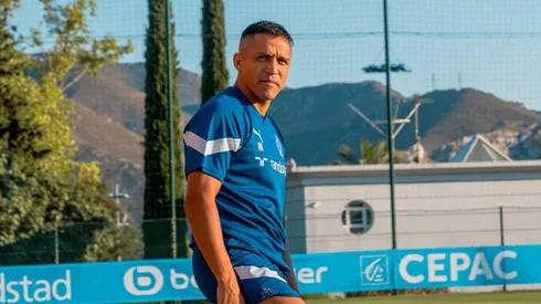 Alexis Sánchez ya entrena con sus compañeros en Francia.
