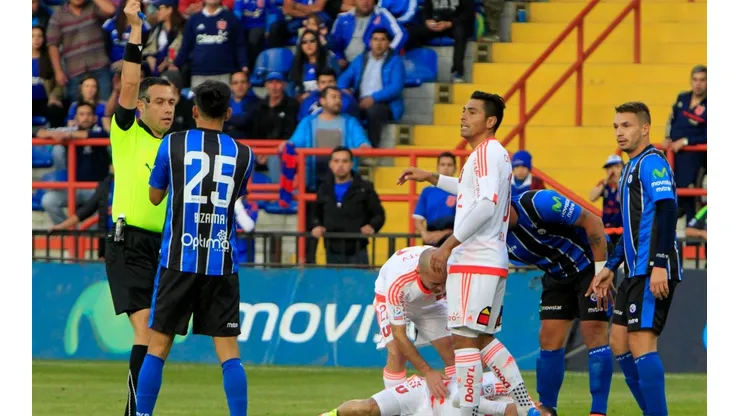 José Bizama fue expulsado por Ángelo Hermosilla tras una falta que lesionó gravemente a Sebastián Ubilla.