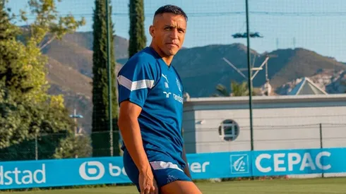 Sánchez aseguró sentirse más querido en el extranjero que en Chile