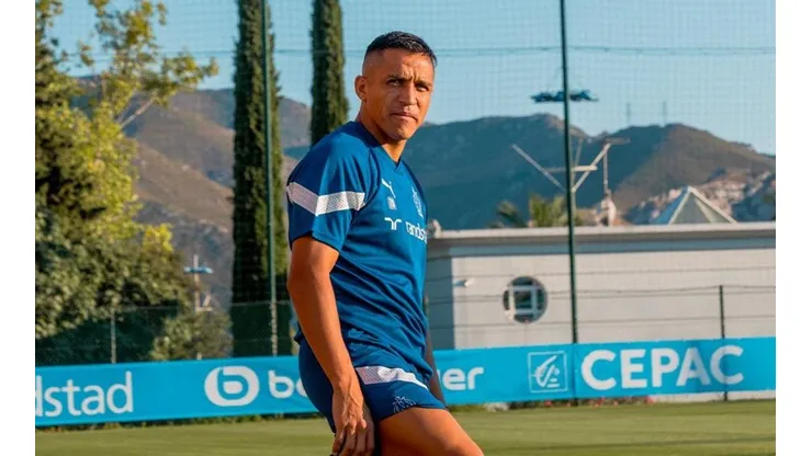 Sánchez aseguró sentirse más querido en el extranjero que en Chile
