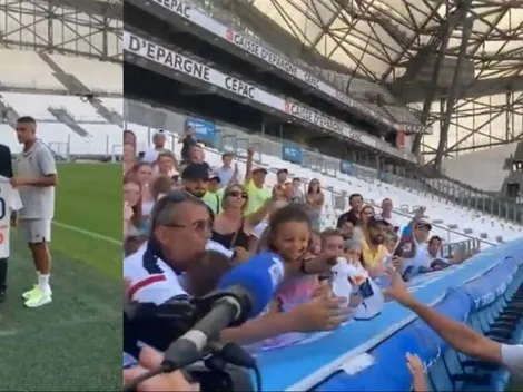 Quiso devolver el cariño: Alexis regala camiseta a un hincha