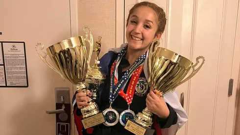 Aruse Sanhueza con sus trofeos