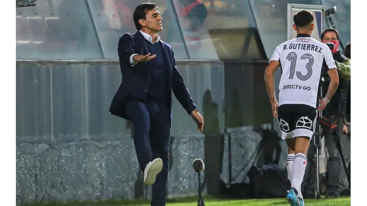 Gustavo Quinteros se refirió al progreso del futbolista joven en Chile. Y reconoció ofertas por un par de albos.