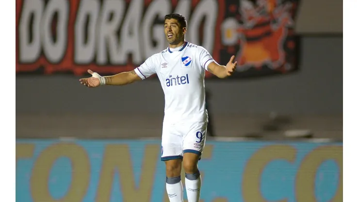 Luis Suárez no pudo ayudar a Nacional en el segundo tiempo