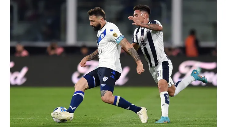 Lucas Pratto en acción frente a Talleres de Córdoba. Vélez será rival de Flamengo en la semifinal de la Copa Libertadores de América.