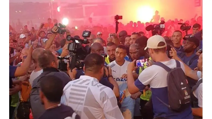 Alexis llega a Francia para sumarse al Olympique de Marsella