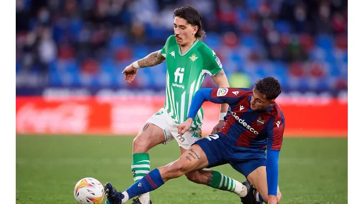 Héctor Bellerín espera poder volver lo más pronto posible con Betis.