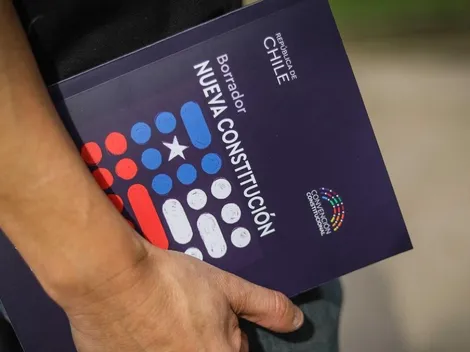 ¿Dónde puedo leer la Nueva Constitución y descargarlo para mi celular?