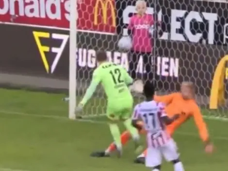 ¡Golazo! Arquero noruego la para de pecho y define a lo crack
