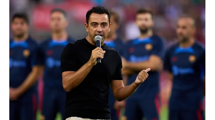 Xavi Hernández ofrece un discurso en el Camp Nou