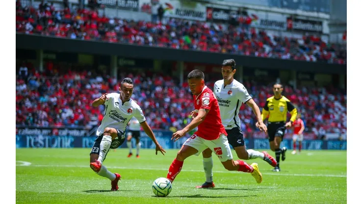 Jean Meneses anotó un gran gol y el Toluca celebró un triunfo que lo hizo saltar a la cima.