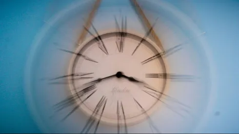 ¿Cuándo se cambia la hora en Chile y se atrasa o adelanta el reloj?